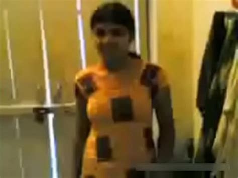 Desi chica mostrando el coño y quitándose la ropa XVIDEOS