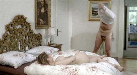 Naked Jane Baker In Sechs Schwedinnen Von Der Tankstelle