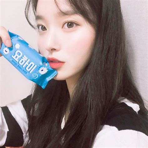 Quên son đỏ son nude đi son hồng san hô mới là màu son được con gái châu Á mê nhất hè này