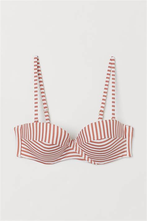 Ester Expósito revoluciona las RRSS con su bikini a rayas siete opciones de H M para seguir con