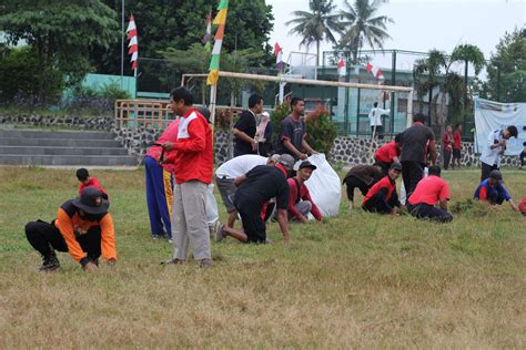 Kerja Bakti Di Lapangan Donokerto Wujud Nyata Semangat Gotong Royong