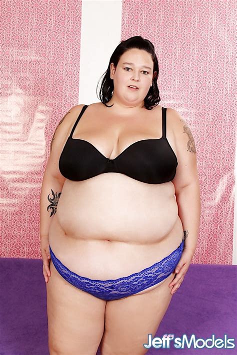 Juicy Plumper Valhalla Lee Gets Naked For You 16 Pics XHamster