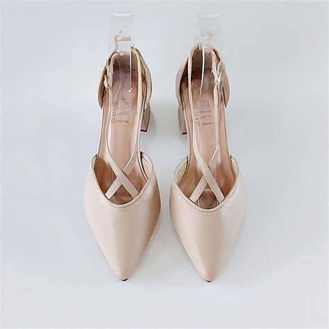 SCARPIN SALTO BAIXO BLOCO COURO NUDE CLARO CONFORTAVEL Pri Gonçalves