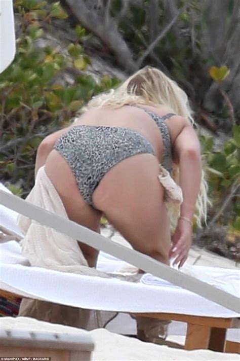 Jessica Simpson Flaunts Body In Leopard Print Bikini On Bahamas Getaway Daily Mail Online