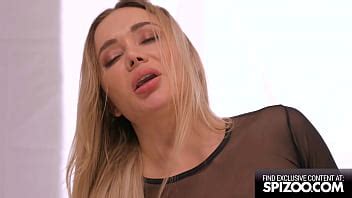 Stunning Babe Fucking Her New Neighbor Xnxx