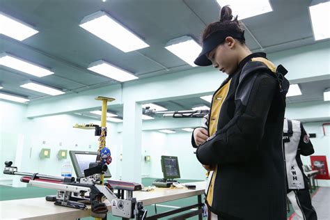 Hot girl bắn súng Phí Thanh Thảo tập luyện chuẩn bị cho ASIAD 19