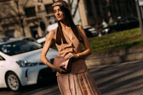 Anoche llegó a Zara un vestido nude con bordados que es uno de los más bonitos que he visto