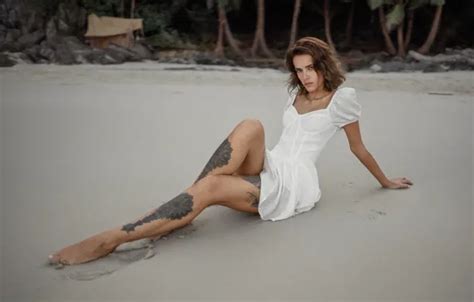 Обои beach dress legs model sand tattoo women brunette на телефон и рабочий стол раздел
