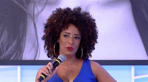 9 Hot Sexy Alinne Prado Bikini Pics