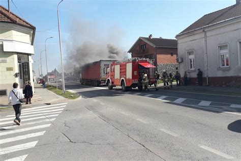 Video U Bjelovaru Se Zapalio Kamion Vatrogasci Stigli Brzo Sata