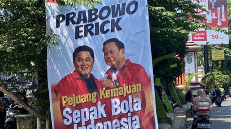 Baliho Prabowo Erick Thohir ‘pejuang Kemajuan Sepak Bola Indonesia