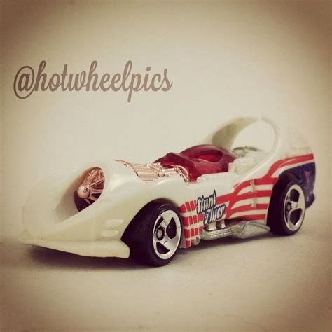 Power Rocket Hot Wheels Figure 8 Racers