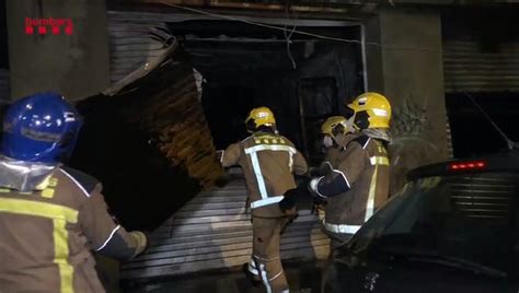 Dos Muertos Y 17 Heridos En El Incendio De Una Nave Okupada De Badalona