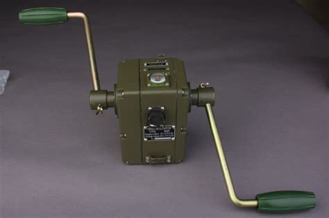 Военные и современные ручные генераторы (динамо-машины) для зарядки АКБ ...