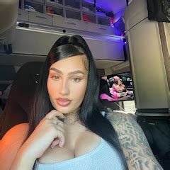 roadrunna nia net worth