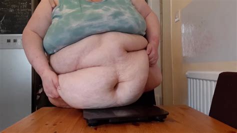 SSBBW BBW WEIGHS MASSIVE BELLY ON SCALES SSBBW LADYBRADS Clips4sale