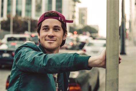 Un hombre gay pide consejo para parecer más gay y encontrar novio CromosomaX