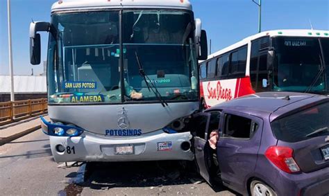 Autob S Fue Impactado Por Auto Compacto Peri Dico Region Centro