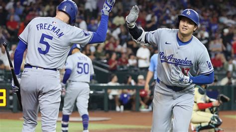 Los Angeles Dodgers News Watch Dodgers Make History With Back To Back To Back Homers To Start