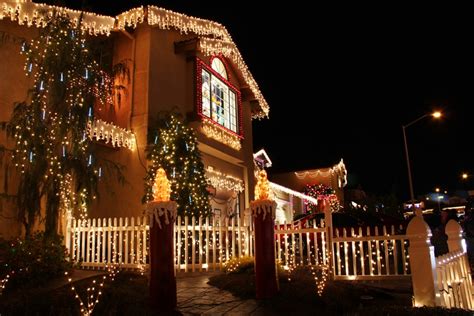 12 Must-Visit Christmas Villages in the Philippines (2023) | Lamudi