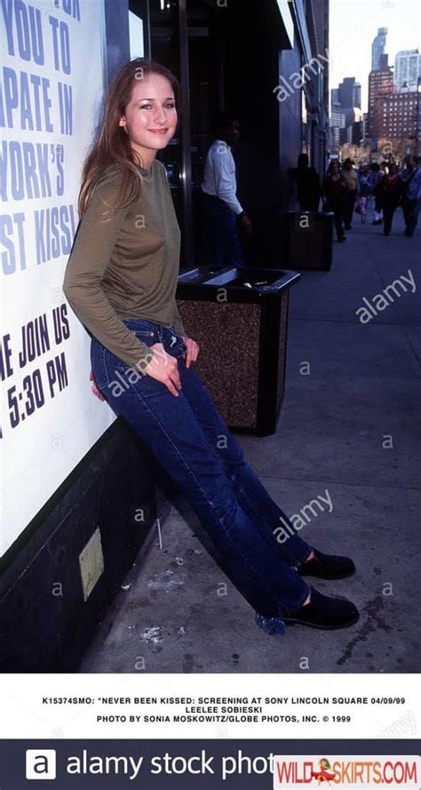 12 Hot Photos By Leelee Sobieski