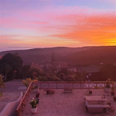 H Ô M N a Y N G H E G Ì