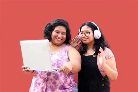 Year Old Fat Brunette Latina Woman Uses Her Cell Phone To Send Messages Shop And Date