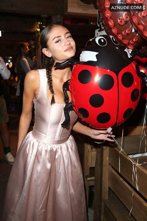 Leni Klum Sexy Flaunts Her Sultry Cleavage Wearing A Hot Pink Dress At Oktoberfest In Munich