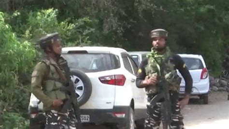 Rajouri Encounter जीवन रक्षक दवा गर्म कपड़े तिरपाल और जूते मास्टर