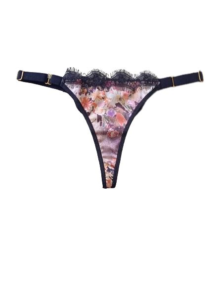 Calcinha String Fio Namorados Beautiful Woman Lingerie Única Como Você