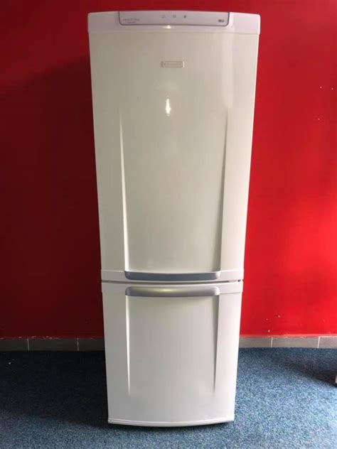 NovotnýELEKTRO - Electrolux CB 340 2C Celkový objem 315...