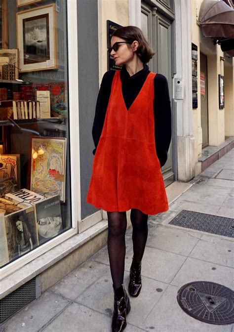 Maneras De Usar Blusas Básicas Debajo De Vestido De Tirantes