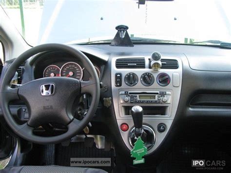 2005 Honda Civic - Car Photo and Specs