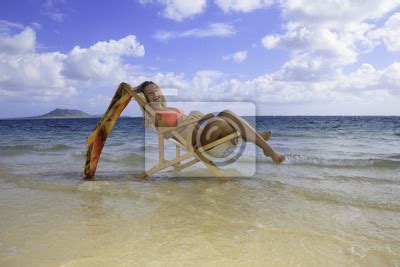 Piękne dziewczyny w bikini na plaży Fototapeta Fototapety Hawaje