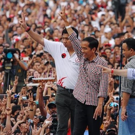 Gambar 8. Calon Presiden Jokowi didampingi Tim Kampanye pada kampanye