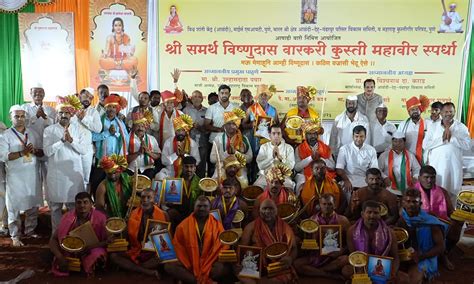 varkari wrestlers shine  pandharpur baliram bahirwar sakharam najan