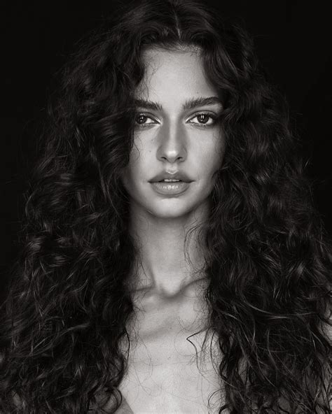 marie teissonniere | Curly hair model, Curly hair women, Curly hair styles
