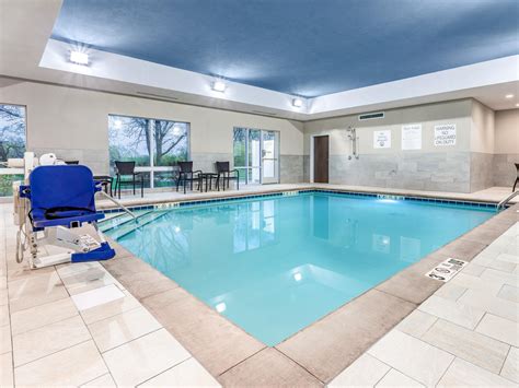 Hotel in Hammond, Indiana | Holiday Inn Express & Suites Hammond