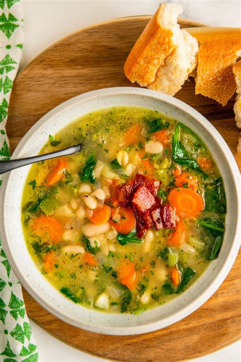 Best White Bean and Bacon Soup | Easy Dinner Ideas