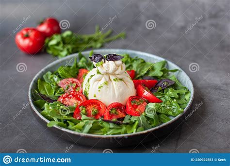 Salada Queijo Tradicional Italiano Burrata Tomatos Imagem De