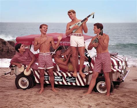 Or Having Fun In The Sun Beach Photos Vintage Beach 60s Aesthetic