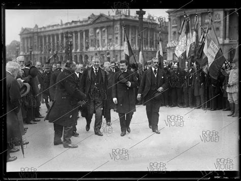 Guerre 1914 1918 Manifestation patriotique à Paris 8e