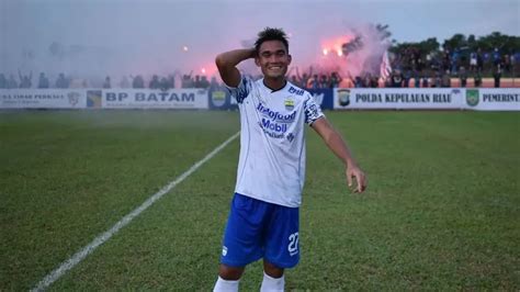 Dipercaya Luis Milla Menjadi Wing Back Bek Persib Zalnando Mengaku