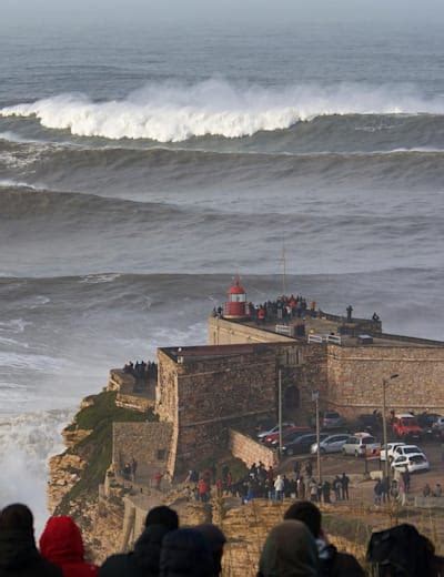 History of surfing at Nazaré: The origins and evolution