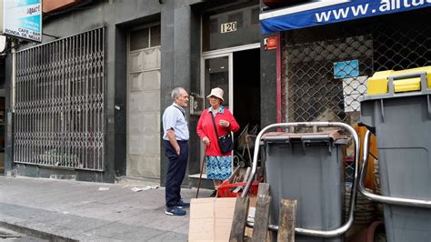 Vecinos del edificio okupado en la ronda de Nelle de A Coruña