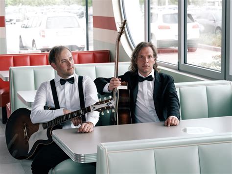 In Anteprima Il Video Big Bang Nuovo Singolo Dei Blonde Brothers Ilfogliettone It