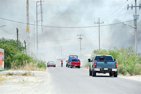 Arde basura y maleza Zócalo