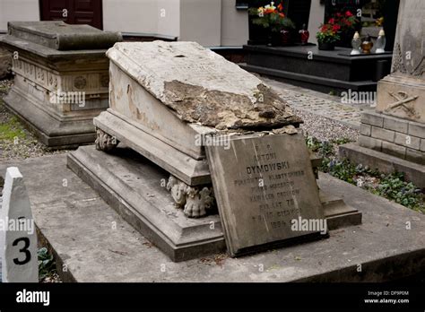 Grabstein Auf Dem Orthodoxen Friedhof Fotos Und Bildmaterial In Hoher