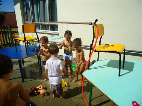 CRECHE IDALINA OCHÔA: Interação – brincadeiras com água colorida