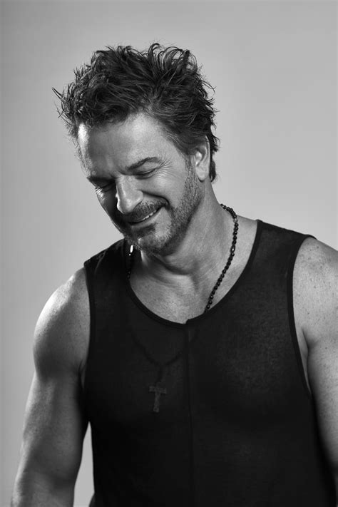 Ricardo Arjona El Problema 6